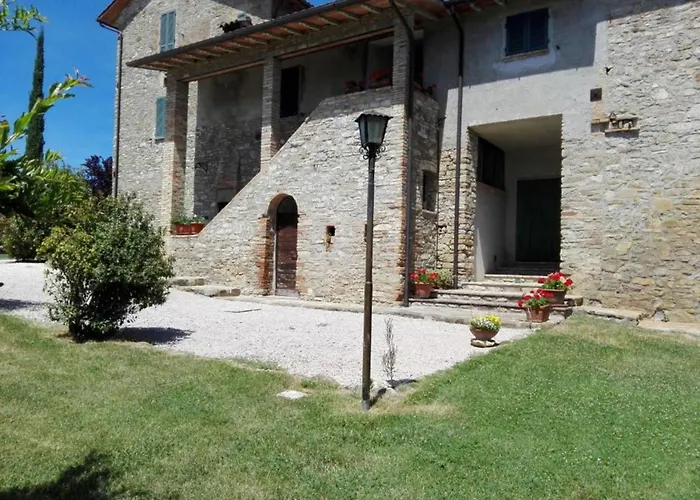 Rustikale Eleganz Mit Blick Auf Umbrische Landschaft By Interhome *
