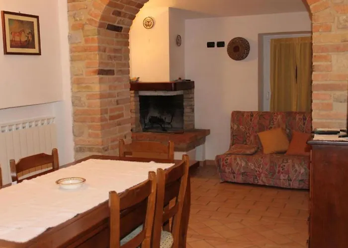 アパート Rustikale Eleganz Mit Blick Auf Umbrische Landschaft By Interhome ペルージャ