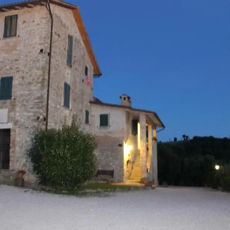 Rustikale Eleganz Mit Blick Auf Umbrische Landschaft By Interhome *