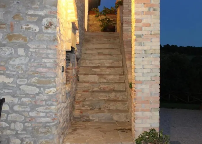 Rustikale Eleganz Mit Blick Auf Umbrische Landschaft By Interhome Daire